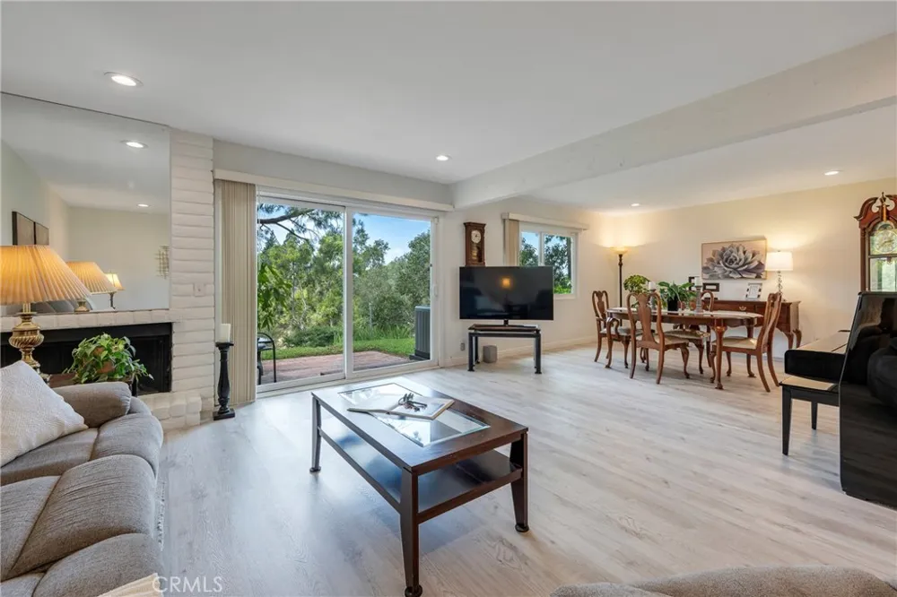 5548 E Vista del Amigo Anaheim Hills, CA 92807