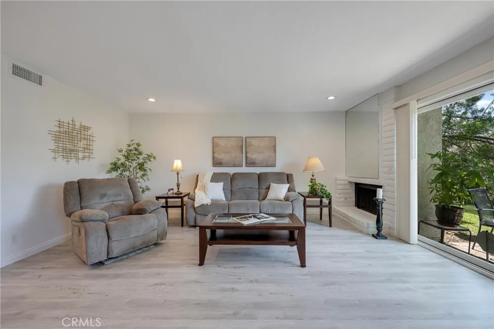 5548 E Vista del Amigo Anaheim Hills, CA 92807