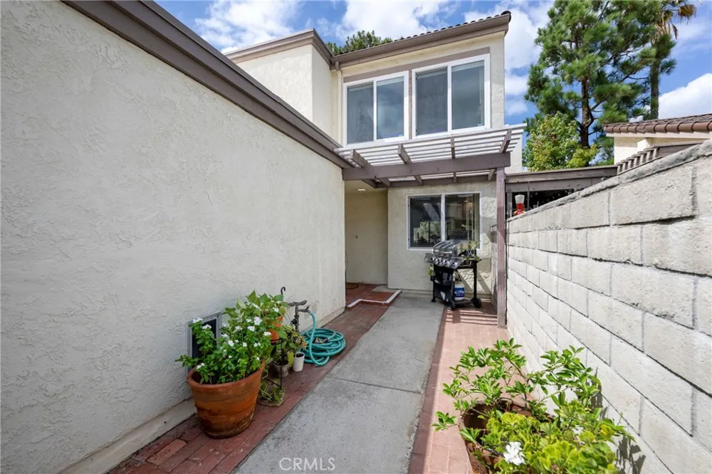 5548 E Vista del Amigo Anaheim Hills, CA 92807