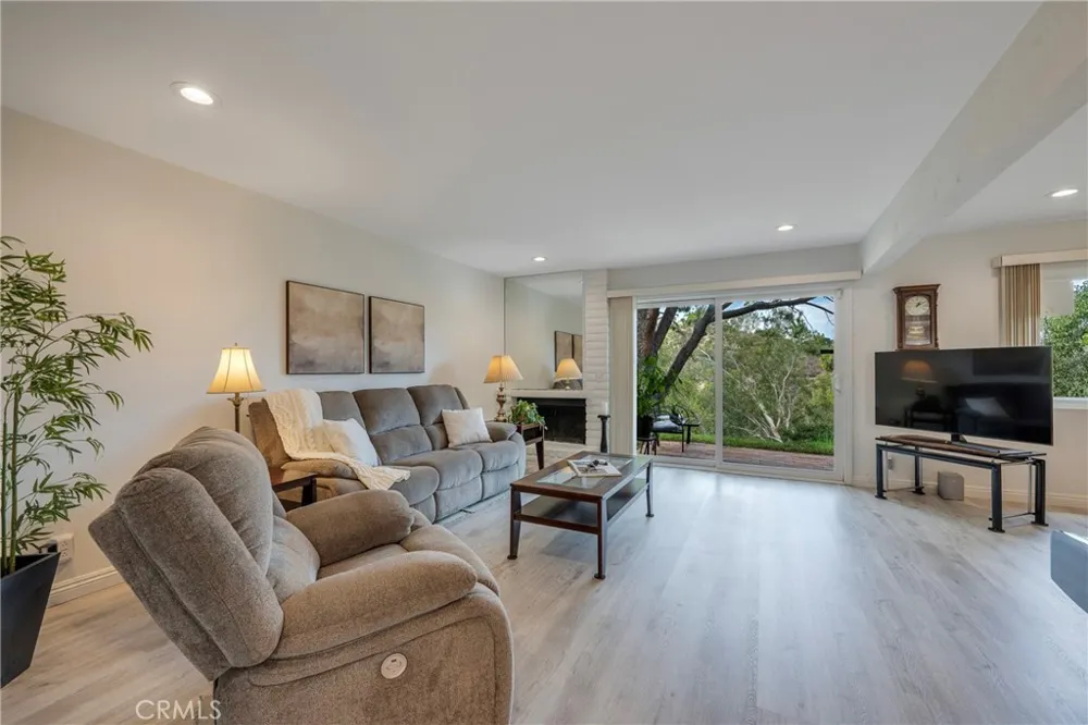5548 E Vista del Amigo Anaheim Hills, CA 92807
