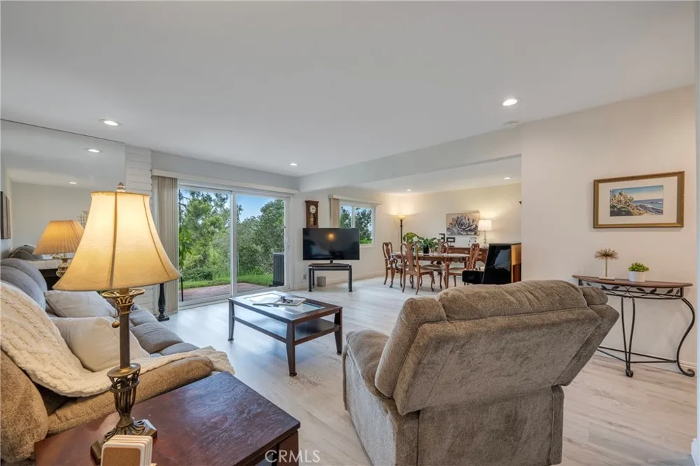 5548 E Vista del Amigo Anaheim Hills, CA 92807