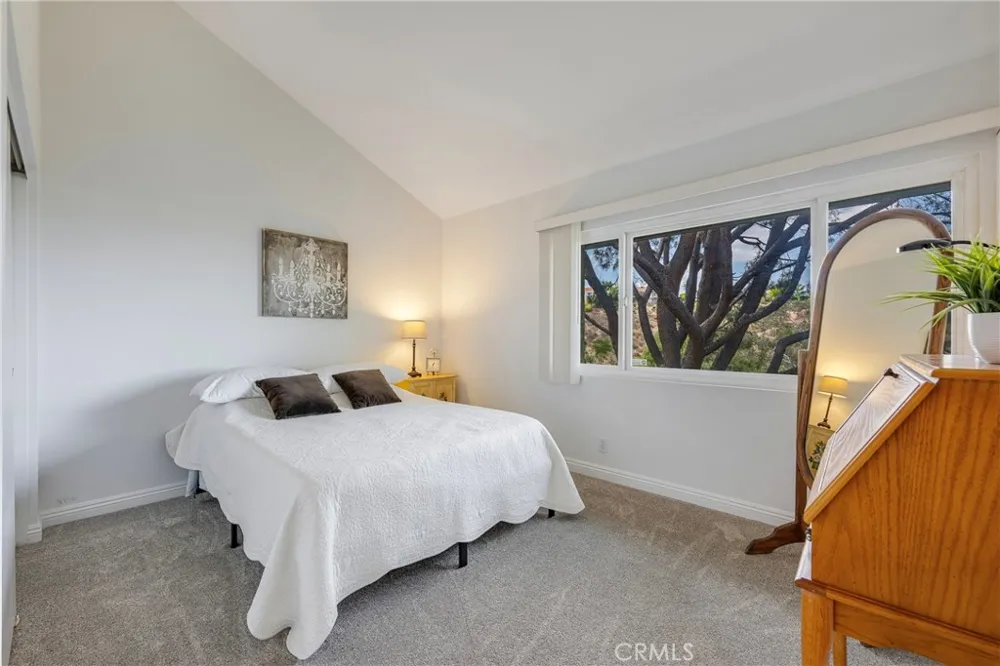5548 E Vista del Amigo Anaheim Hills, CA 92807