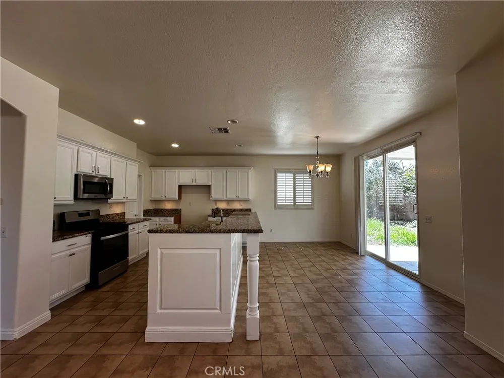 7617 Potter Valley Drive Eastvale, CA 92880