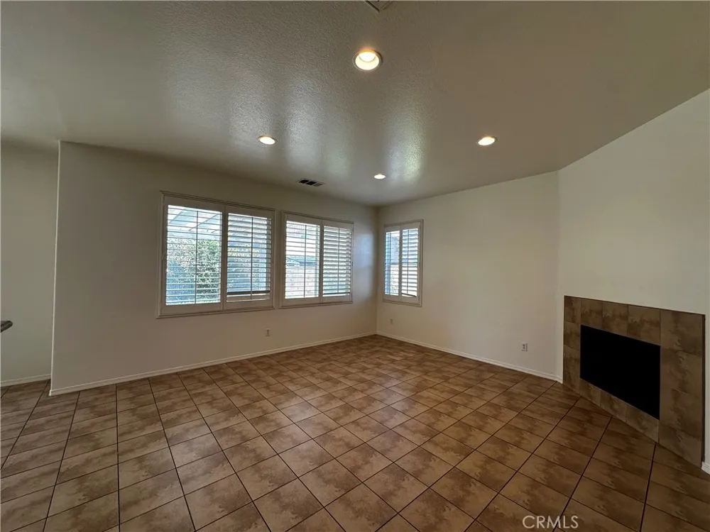 7617 Potter Valley Drive Eastvale, CA 92880