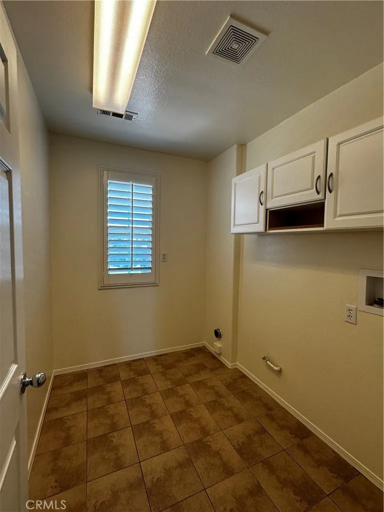 7617 Potter Valley Drive Eastvale, CA 92880