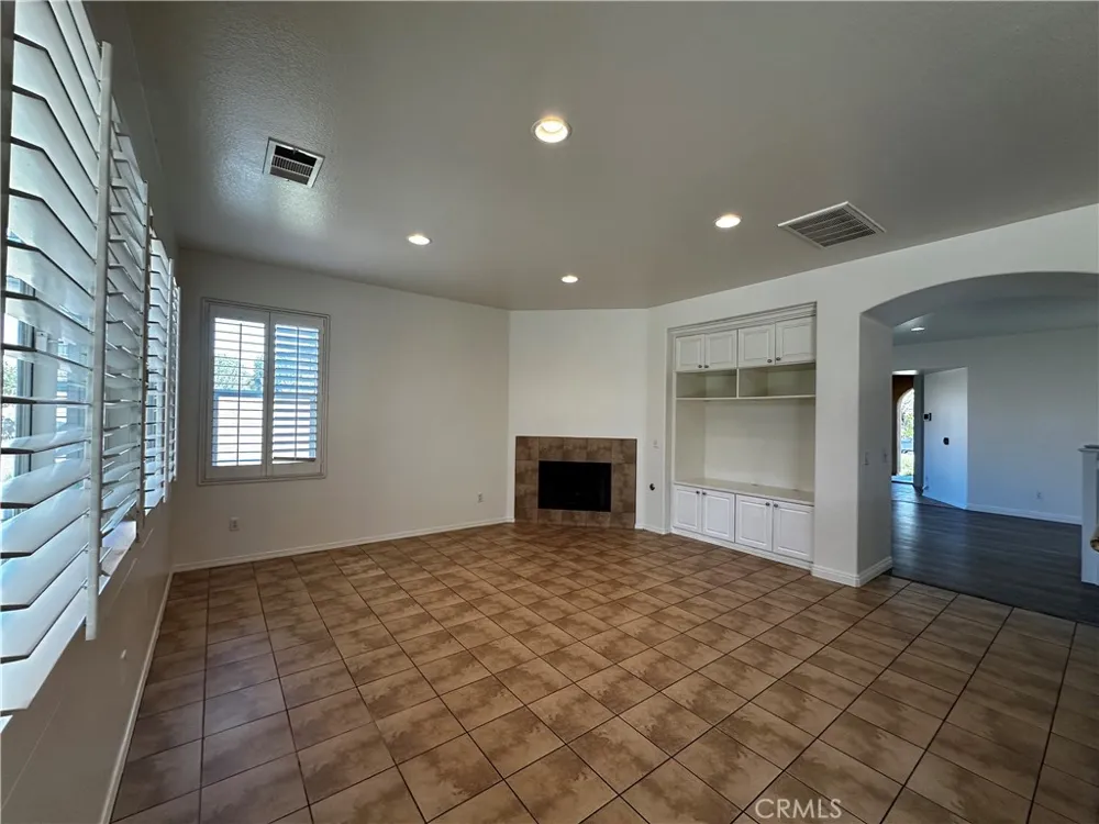 7617 Potter Valley Drive Eastvale, CA 92880