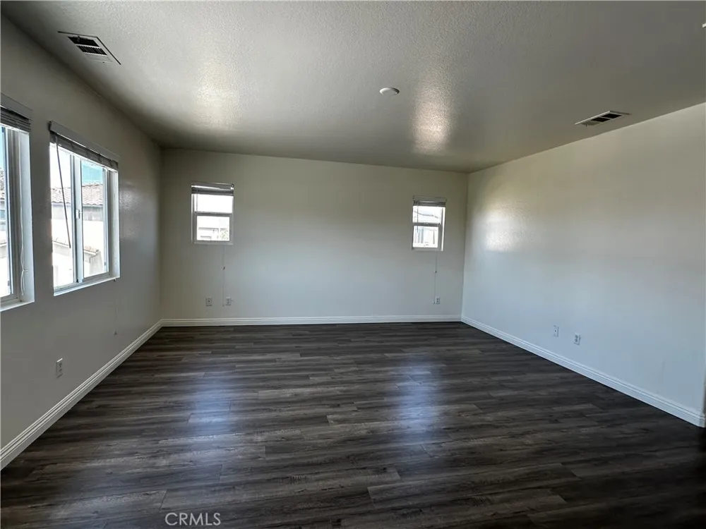 7617 Potter Valley Drive Eastvale, CA 92880