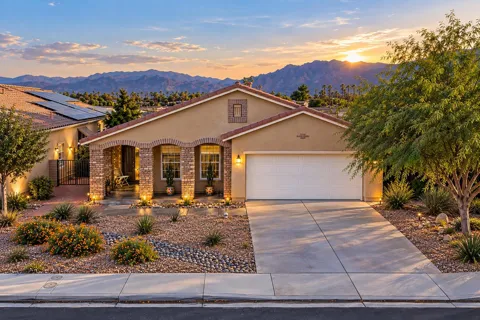 2667 Desert Breeze Way