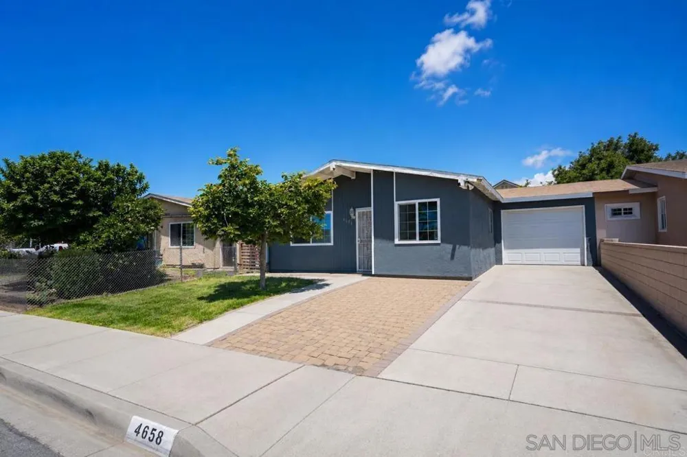 4658 Calle Del Palo Oceanside, CA 92057