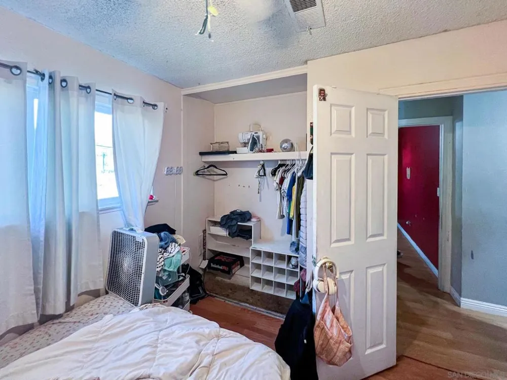 9759 Ivanho St Spring Valley, CA 91977