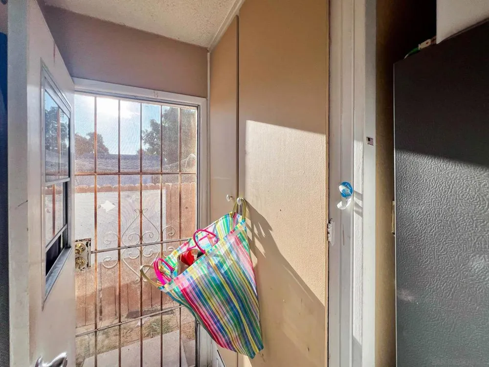 9759 Ivanho St Spring Valley, CA 91977
