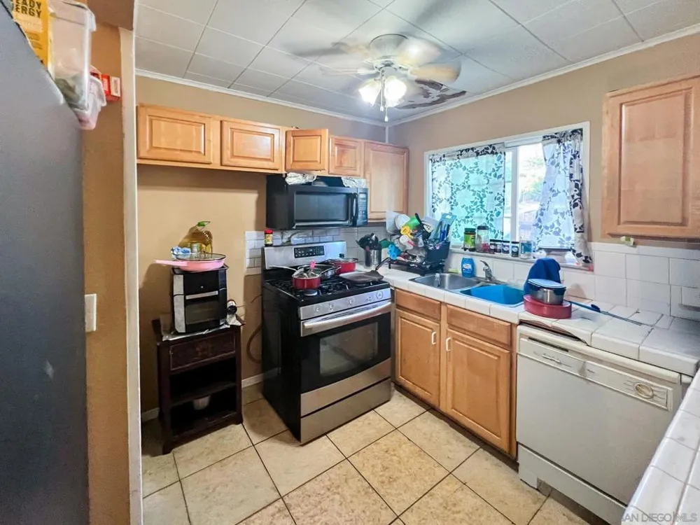 9759 Ivanho St Spring Valley, CA 91977