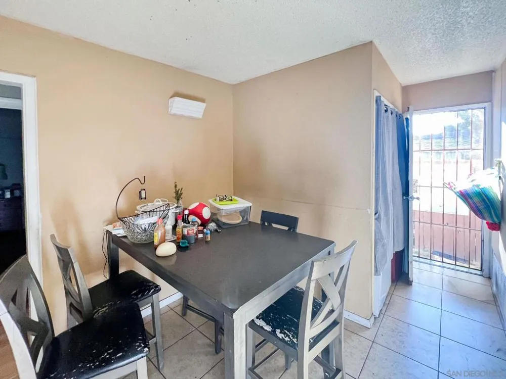 9759 Ivanho St Spring Valley, CA 91977