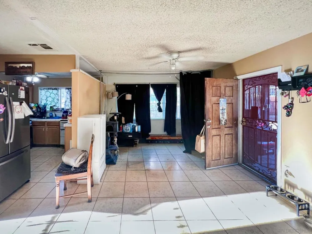 9759 Ivanho St Spring Valley, CA 91977