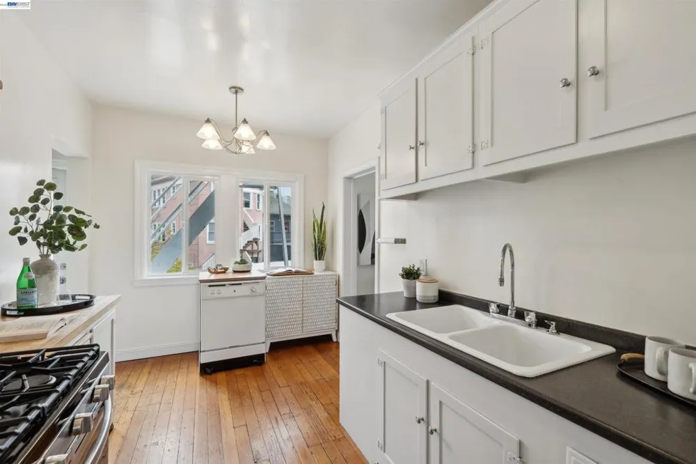 1438 Lakeshore Ave #6 Oakland, CA 94606