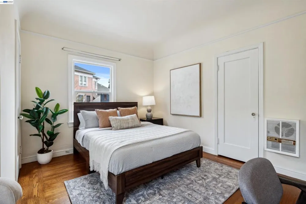 1438 Lakeshore Ave #6 Oakland, CA 94606