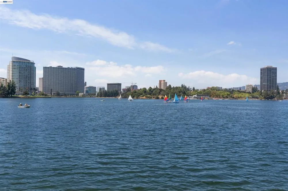 1438 Lakeshore Ave #6 Oakland, CA 94606