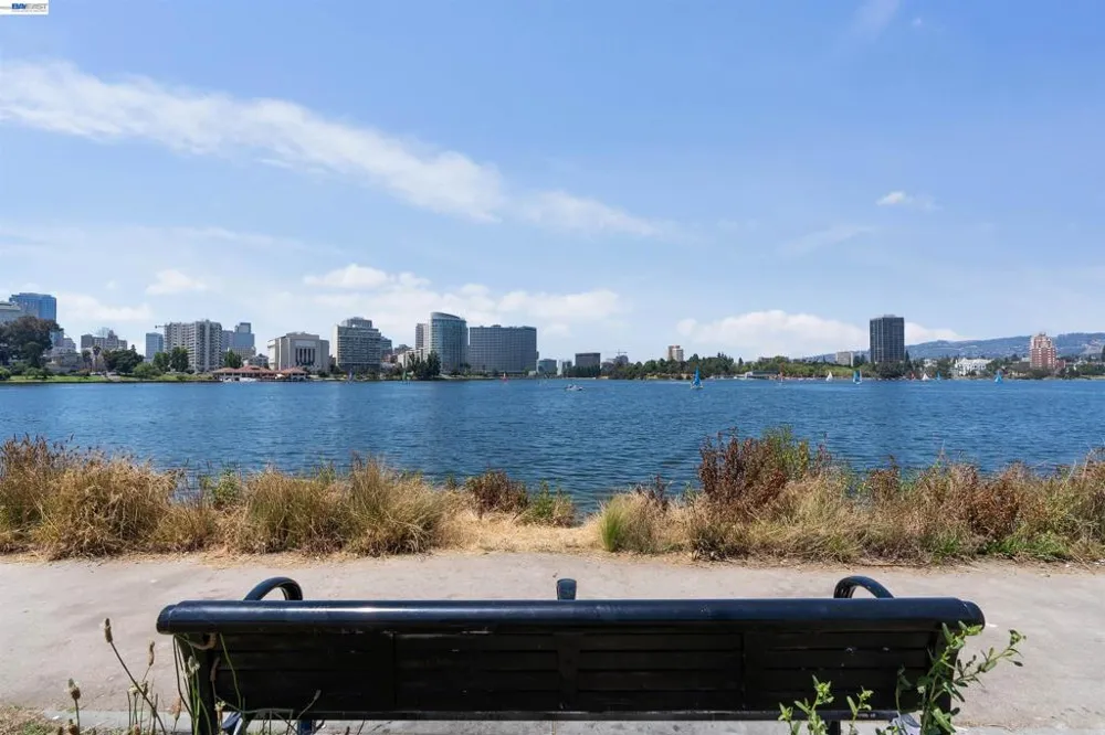 1438 Lakeshore Ave #6 Oakland, CA 94606
