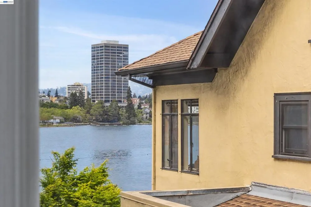 1438 Lakeshore Ave #6 Oakland, CA 94606