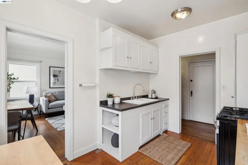 1438 Lakeshore Ave #6 Oakland, CA 94606