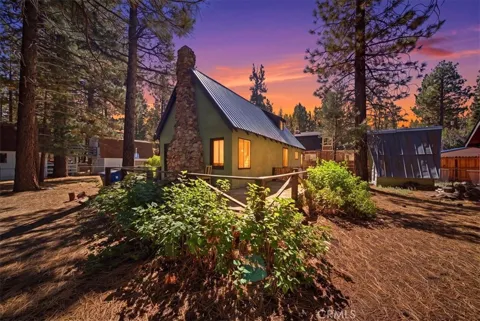 830 E Mountain View