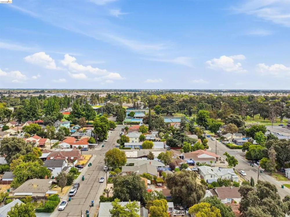 214 E Knoles Way Stockton, CA 95204