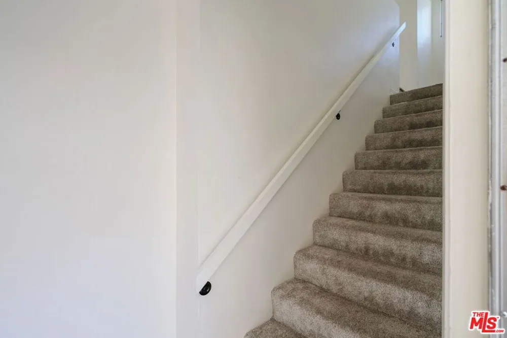 22125 Burbank Boulevard #7 Woodland Hills, CA 91367