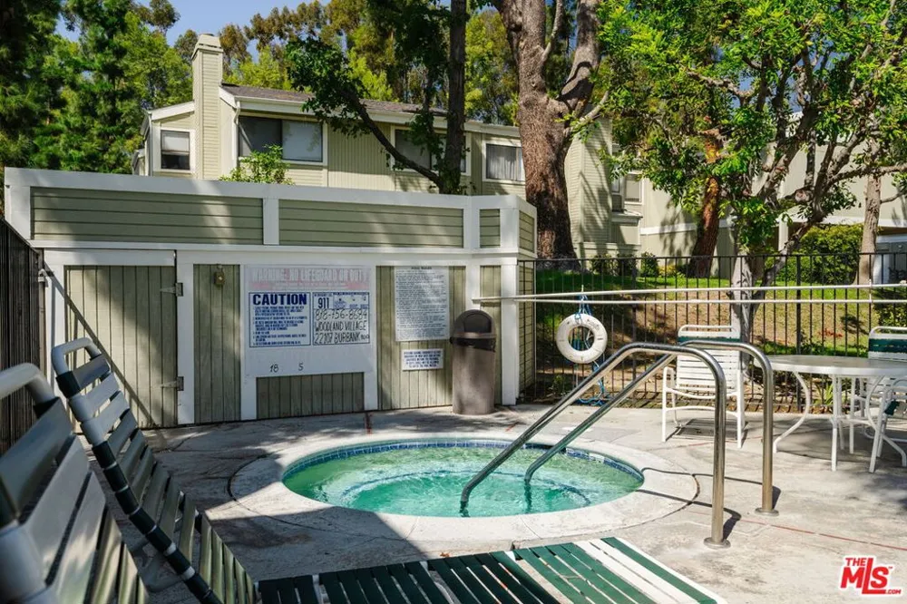 22125 Burbank Boulevard #7 Woodland Hills, CA 91367