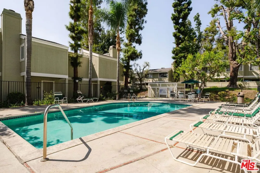 22125 Burbank Boulevard #7 Woodland Hills, CA 91367