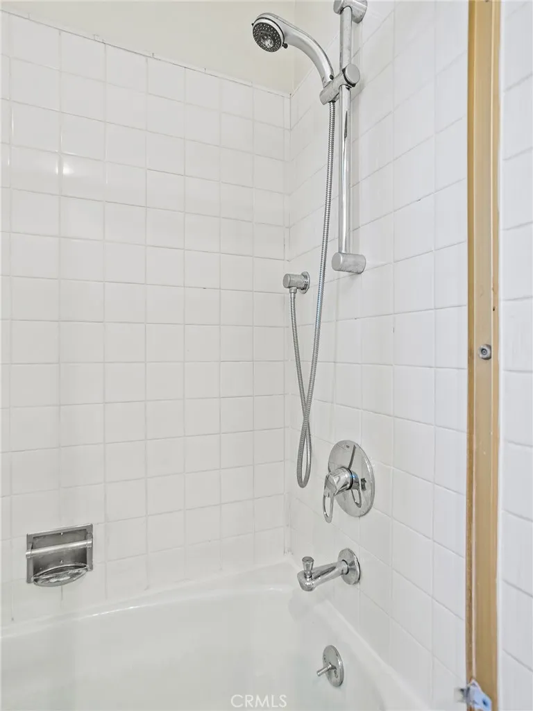 11138 Aqua Vista Street #18 Studio City, CA 91602