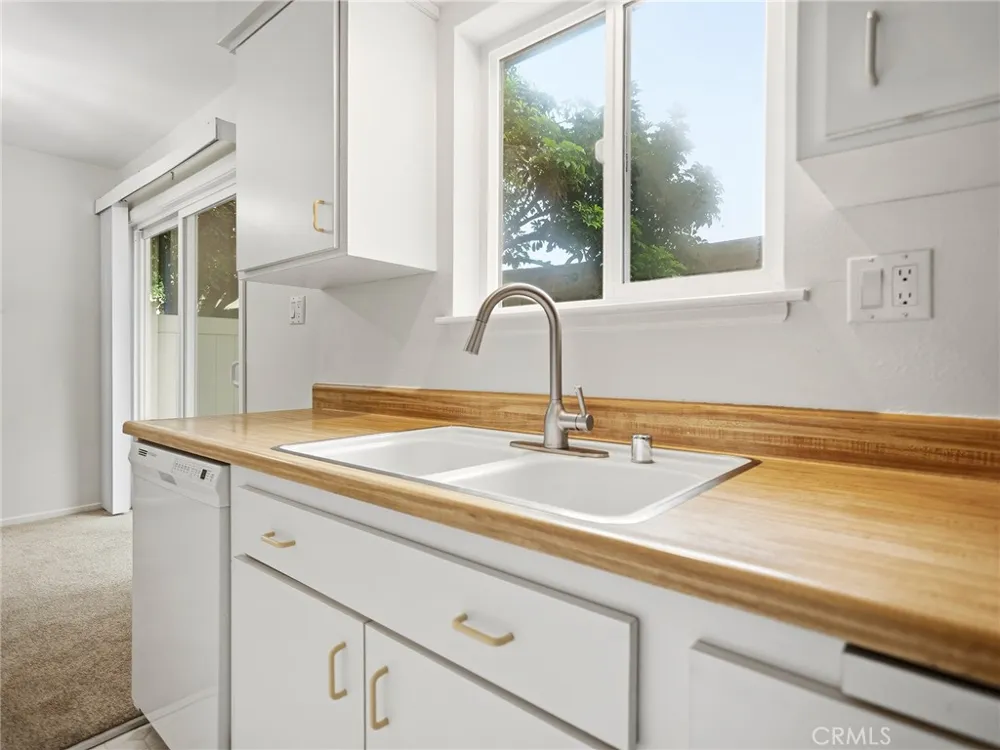 11138 Aqua Vista Street #18 Studio City, CA 91602