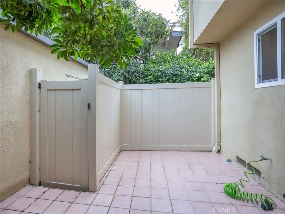 11138 Aqua Vista Street #18 Studio City, CA 91602