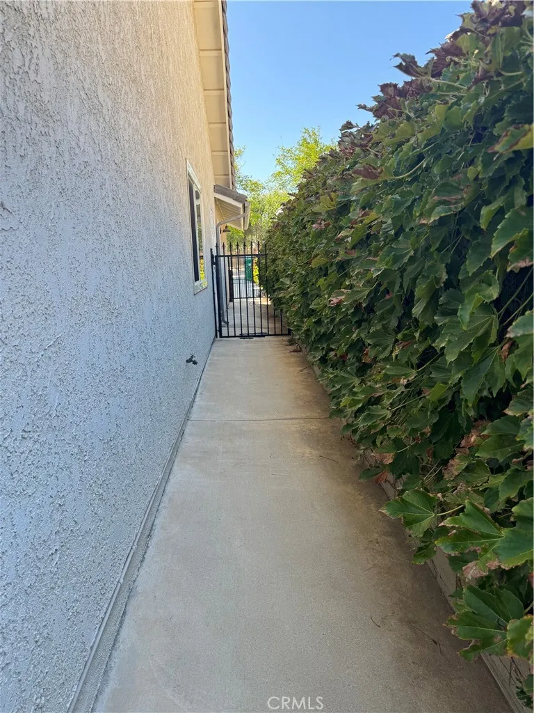 5837 W Avenue M2 Quartz Hill, CA 93536