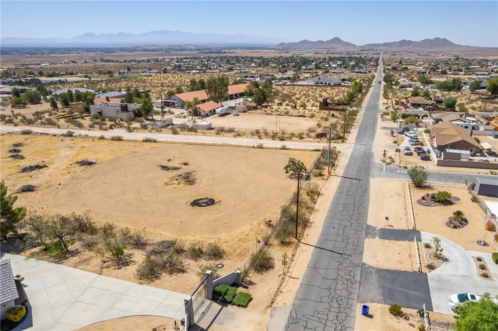 23595 Waalew Road Apple Valley, CA 92307