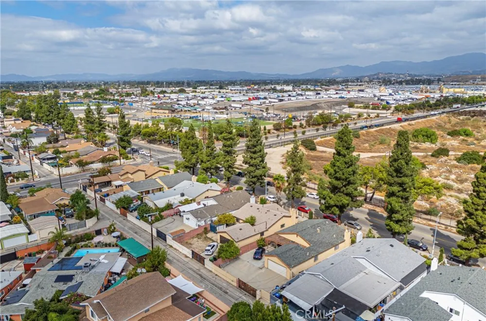 11332 Strathern Sun Valley, CA 91352