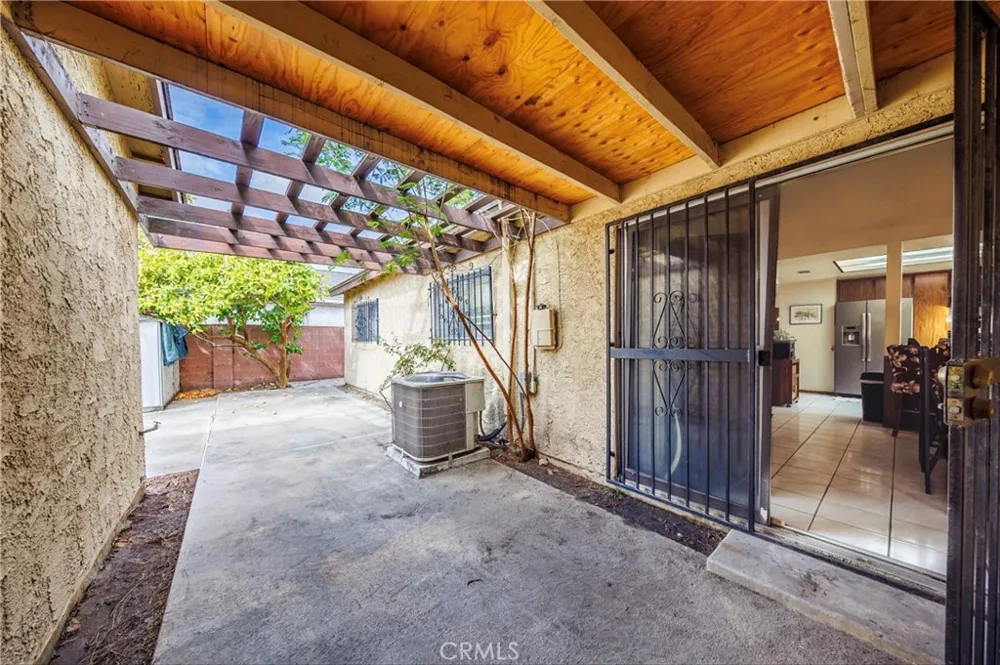 11332 Strathern Sun Valley, CA 91352