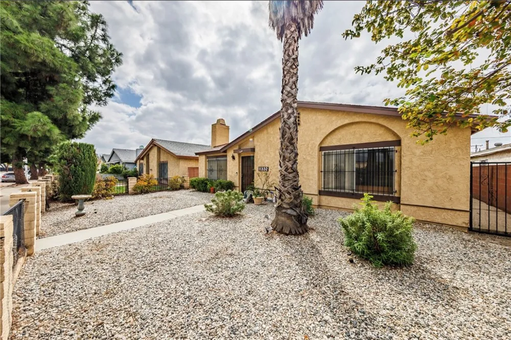 11332 Strathern Sun Valley, CA 91352