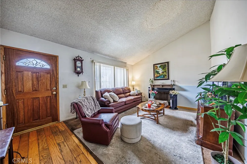 11332 Strathern Sun Valley, CA 91352