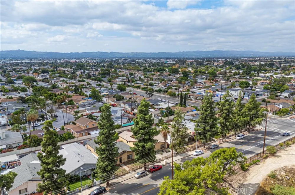11332 Strathern Sun Valley, CA 91352