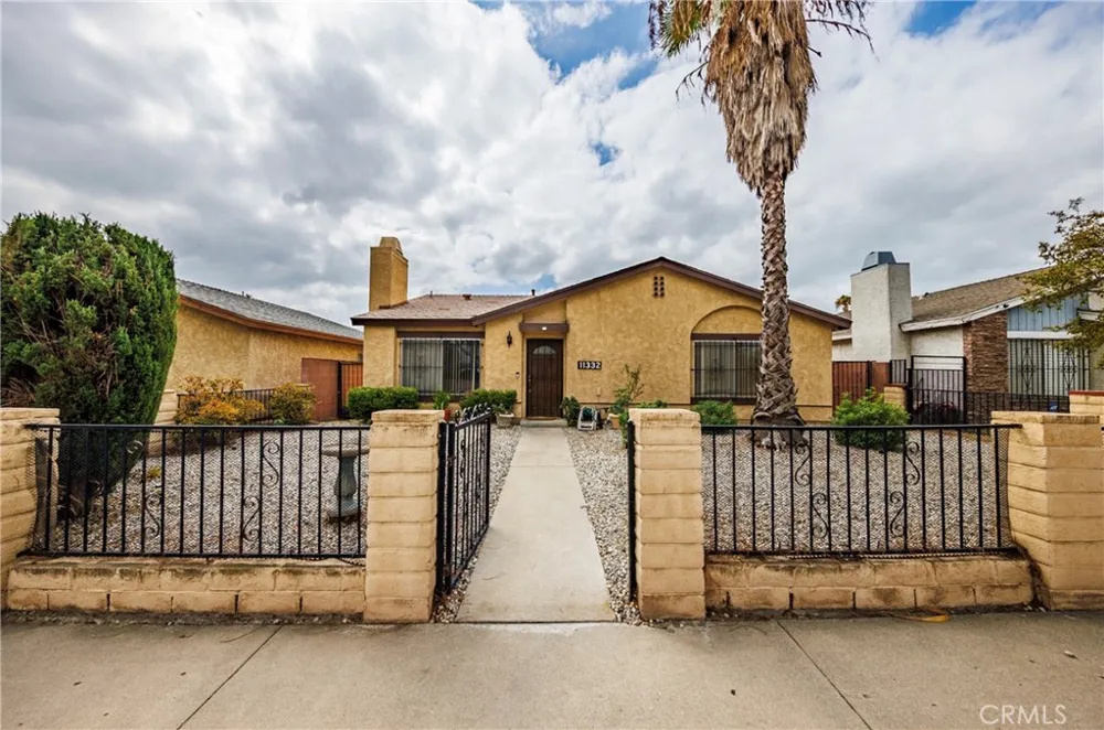 11332 Strathern Sun Valley, CA 91352