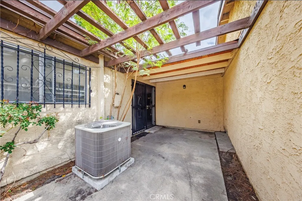 11332 Strathern Sun Valley, CA 91352