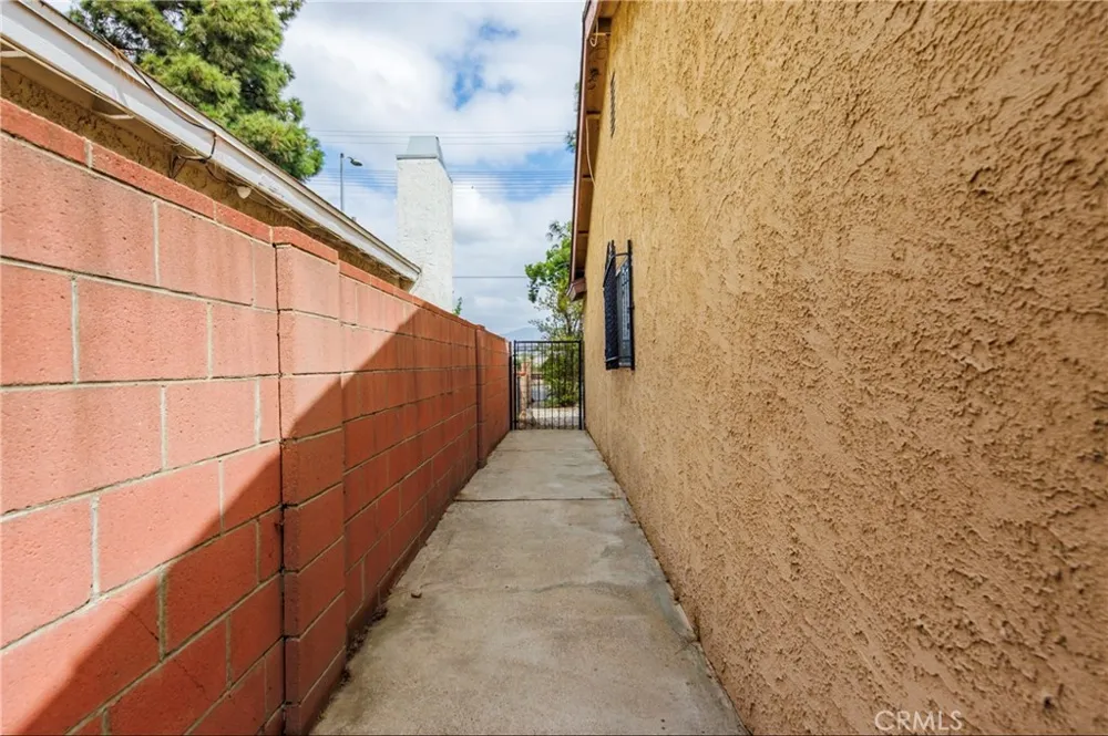11332 Strathern Sun Valley, CA 91352