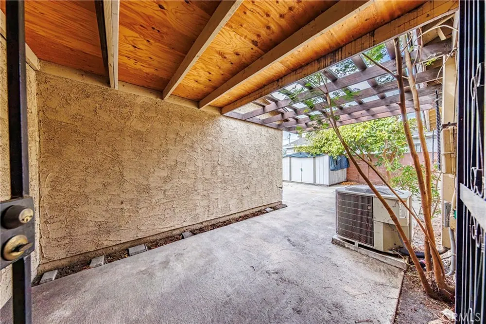 11332 Strathern Sun Valley, CA 91352