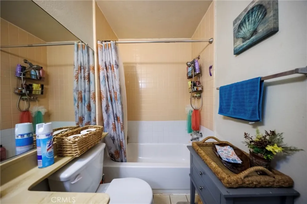 11332 Strathern Sun Valley, CA 91352