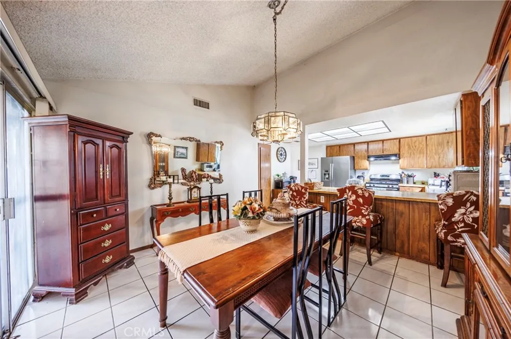 11332 Strathern Sun Valley, CA 91352