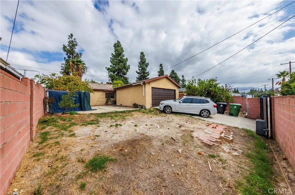 11332 Strathern Sun Valley, CA 91352