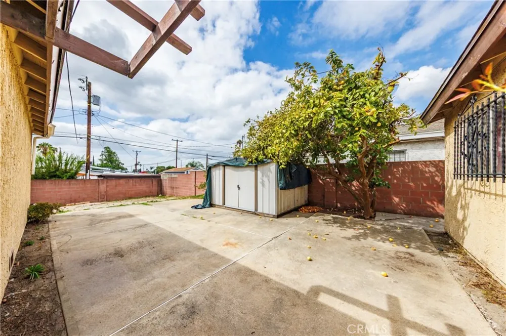 11332 Strathern Sun Valley, CA 91352