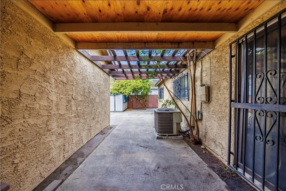 11332 Strathern Sun Valley, CA 91352