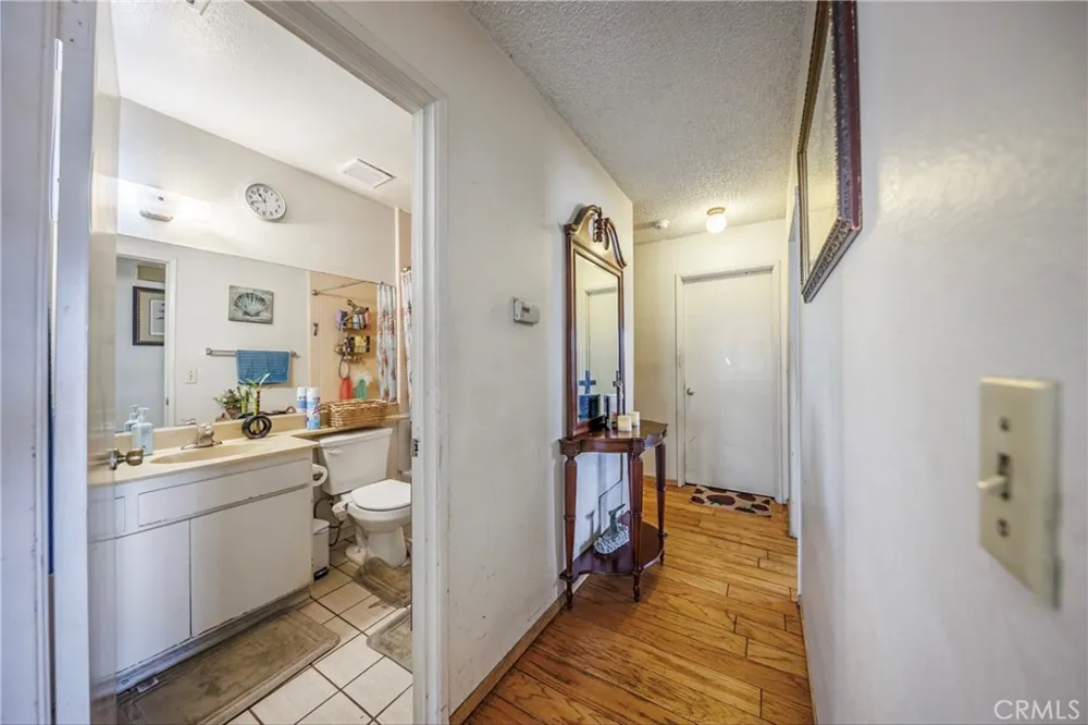 11332 Strathern Sun Valley, CA 91352