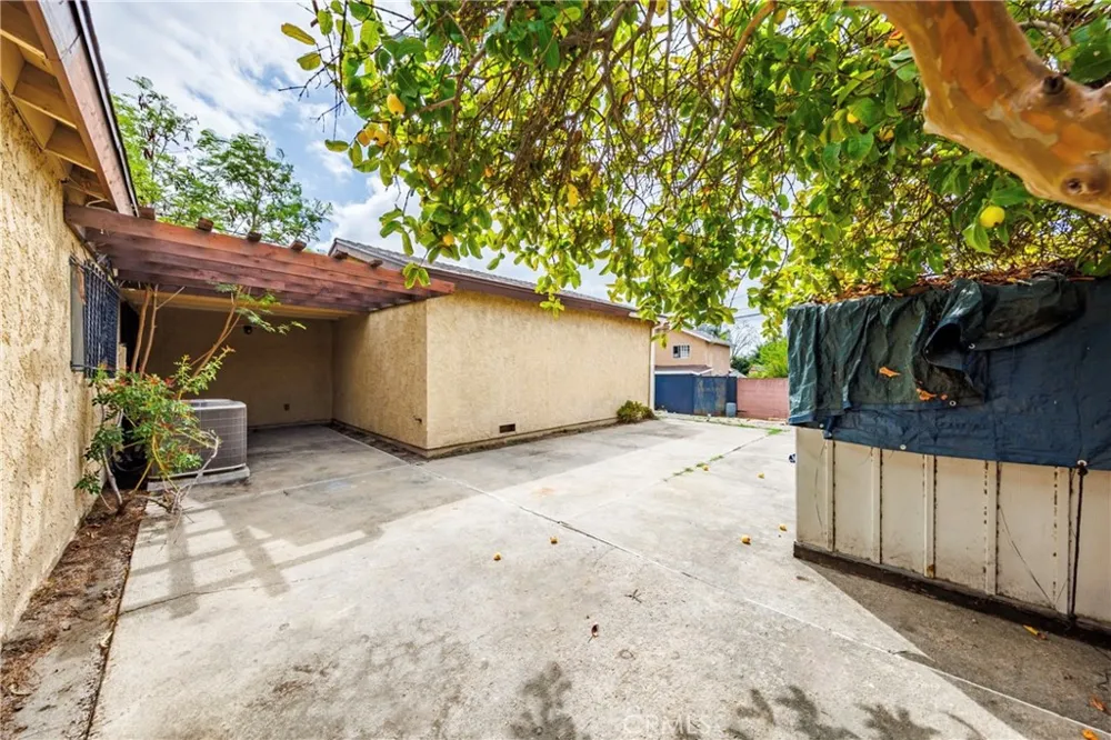 11332 Strathern Sun Valley, CA 91352